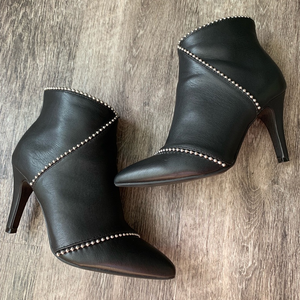 APT. 9 mid size heel
